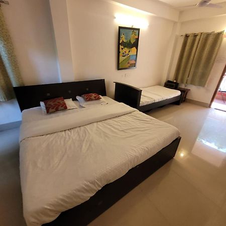 Hilltop Lodge Guwahati Zimmer foto