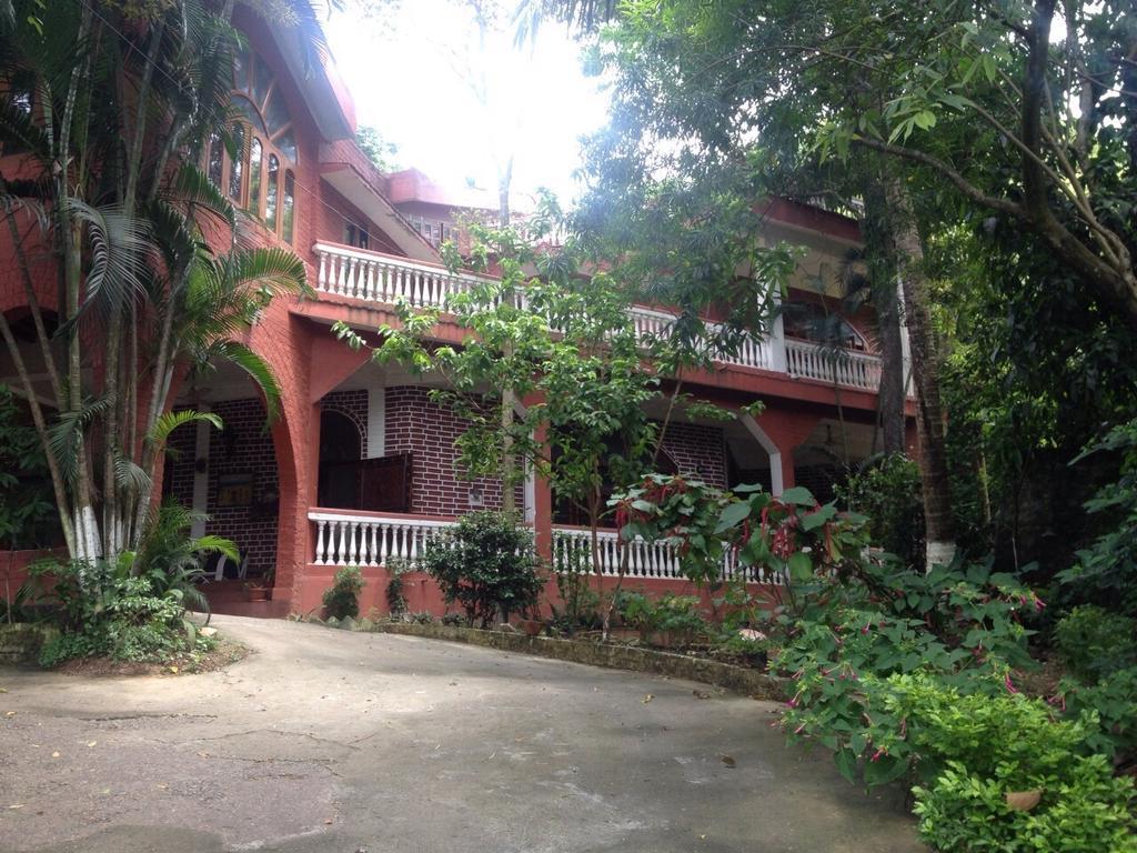 Hilltop Lodge Guwahati Zimmer foto