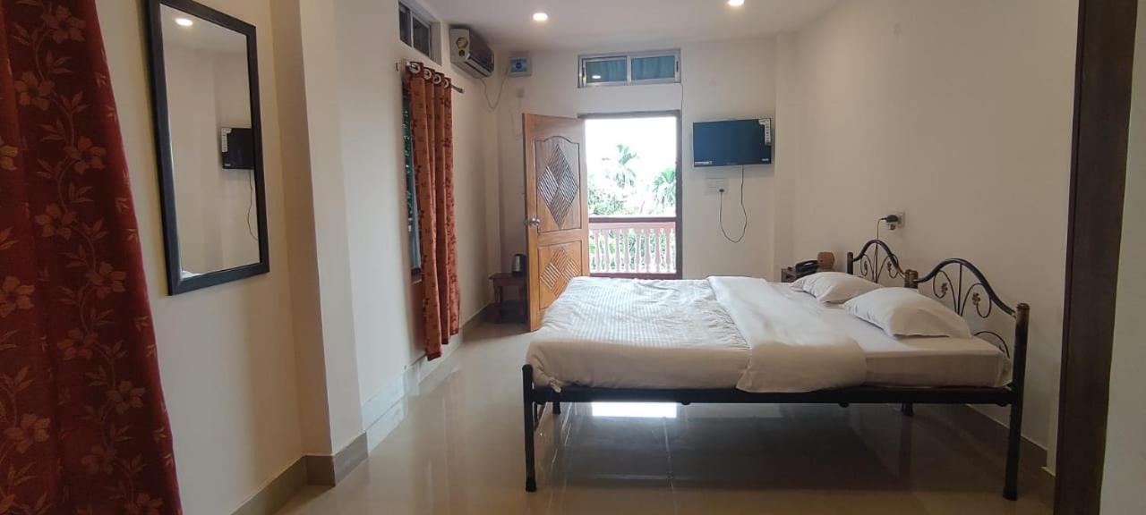 Hilltop Lodge Guwahati Zimmer foto