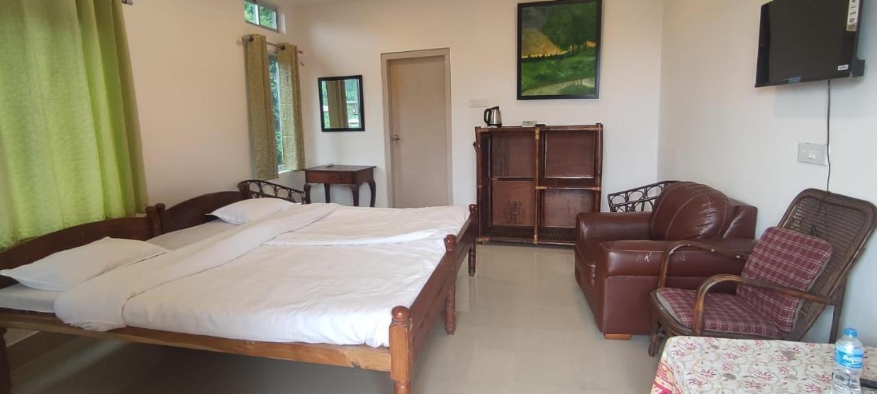 Hilltop Lodge Guwahati Zimmer foto